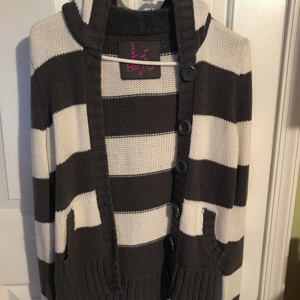Kirra stripped buttoned up sweater w/fur hood